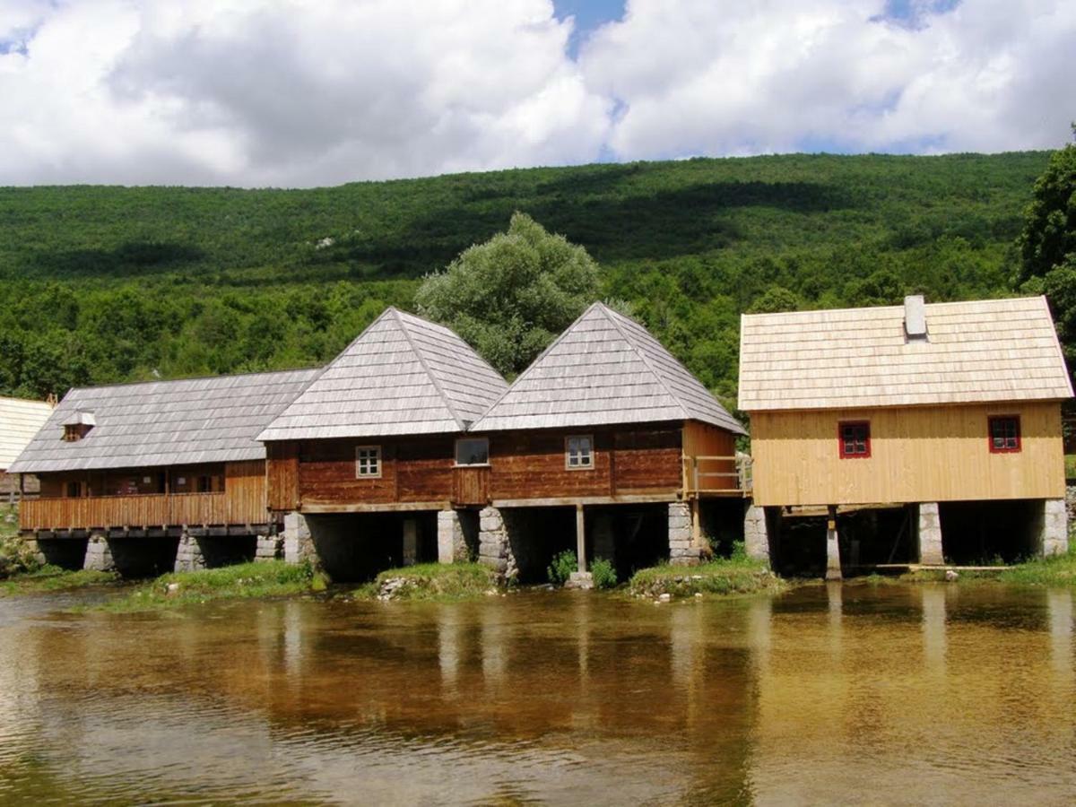 Holiday Home Modric Otočac Eksteriør billede