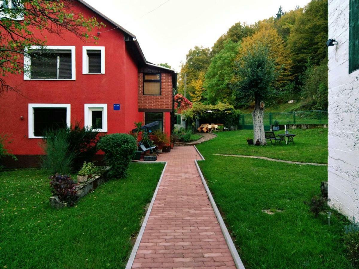 Holiday Home Modric Otočac Eksteriør billede